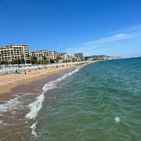Апартаменты Shiny Sea View Flat Vue Merterrace In *